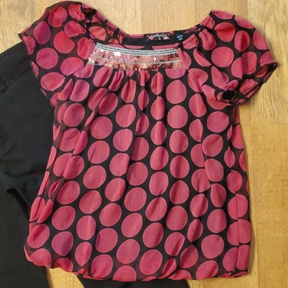 Tempted Pink‎ Polka Dot Sequin Flowy Top with Black Cherokee Pants Outfit
